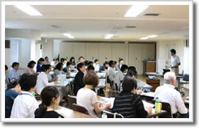 定例会（担当者会議）の様子　神奈川区地域自立支援協議会